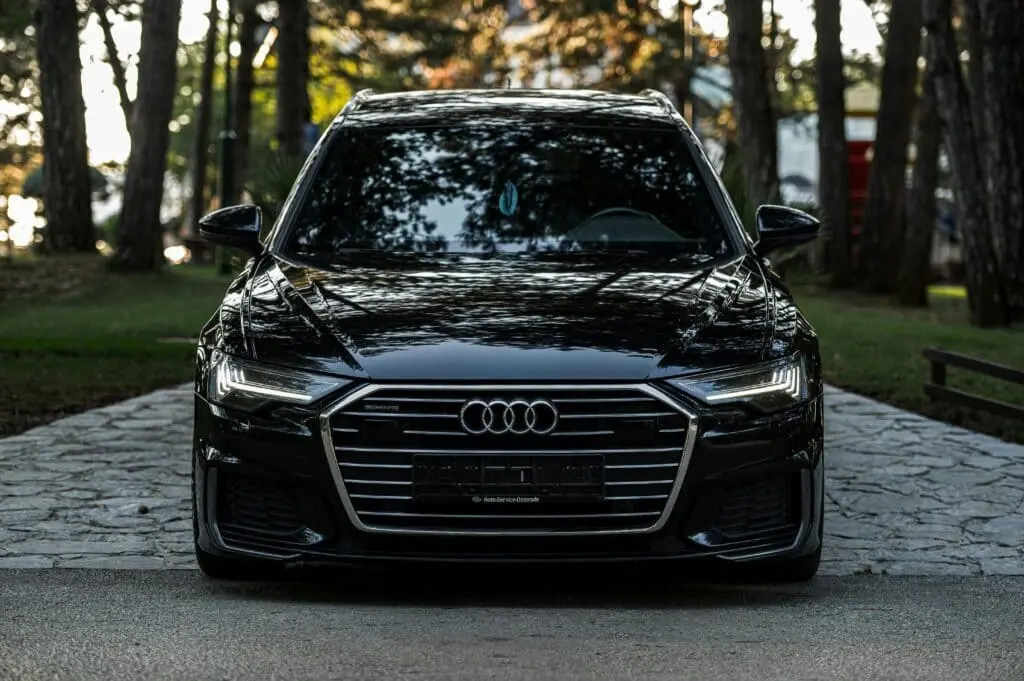 Professional Detroit Metro Airport taxi & limo service featuring a black luxury sedan